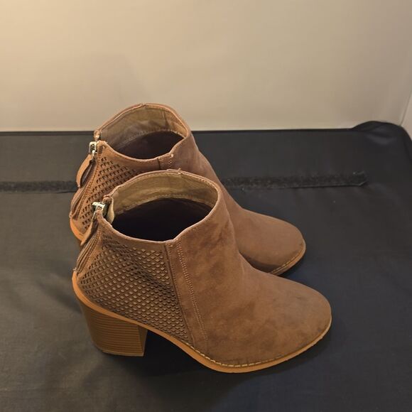 FOREVER BACK ZIPPER CLOSURE IN BOOTIES - Picture 5 of 14